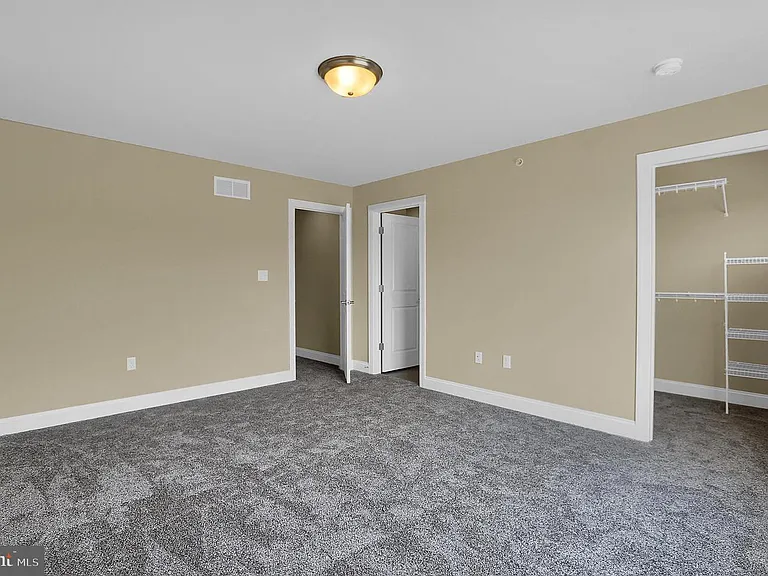 554 Joseph Ct — Photo 2