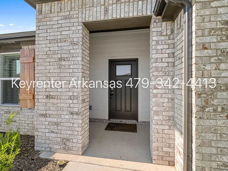 1071 Emerald St — Photo 4