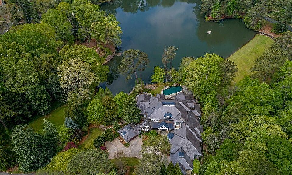 2nd image of 2995 Paces Lake Dr SE