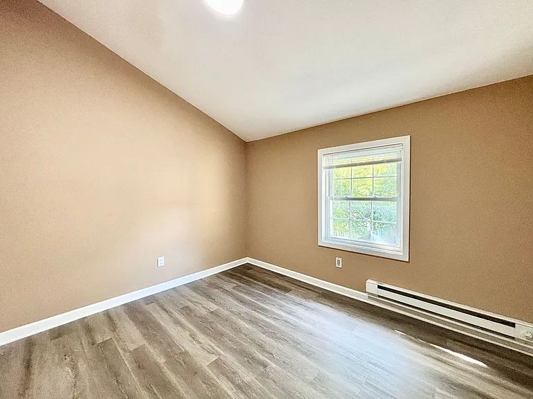 2841 Earlscourt Ave — Photo 10