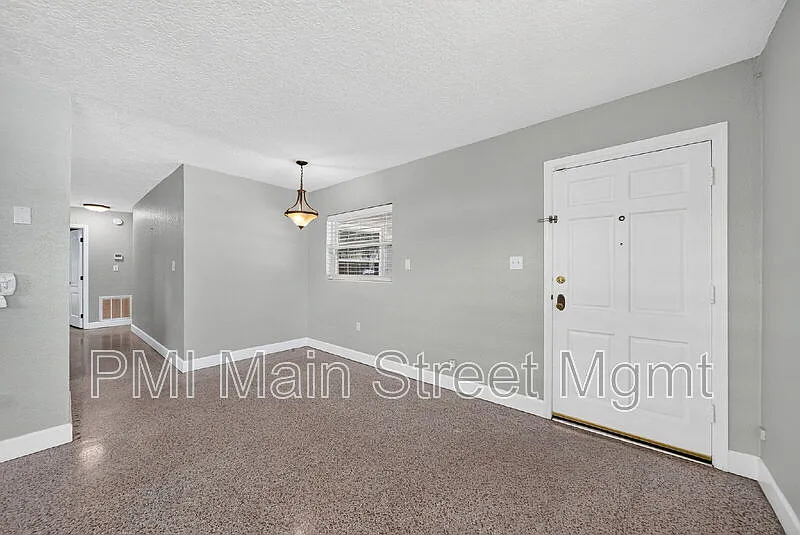 2 bed, 1.0 bath, 1316 sqft, $2,400 — Photo 4