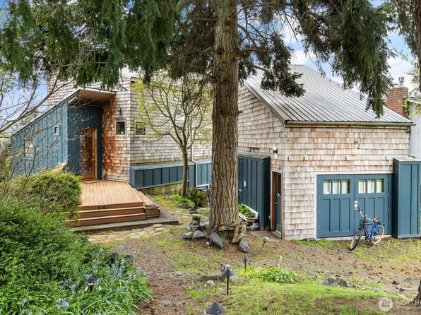 1060 Halsey Drive, Coupeville, WA 98239