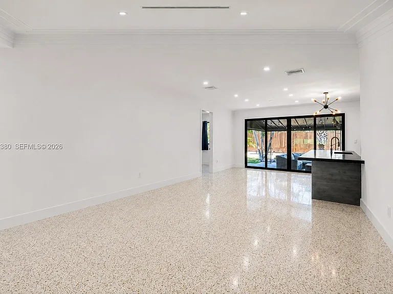 365 Fairway Dr — Photo 4