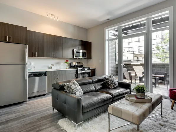 3220 N Lincoln Ave #403, Chicago, IL 60657