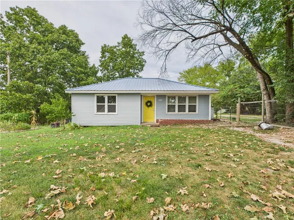 114 College Rd, Omaha, AR 72662