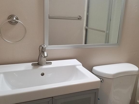 4th image of 145 Piccadilly Pl APT E