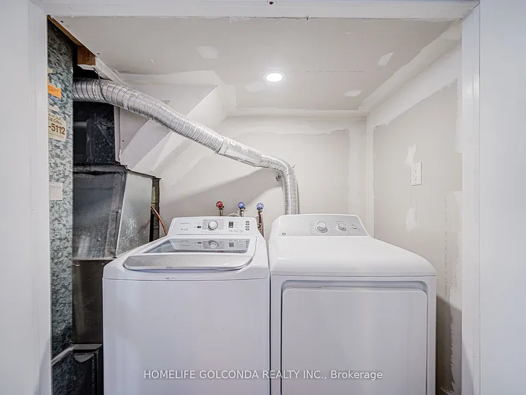 59 Wolseley St #BASEMENT — Photo 8