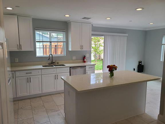 3rd image of 896 S Gordon St #A