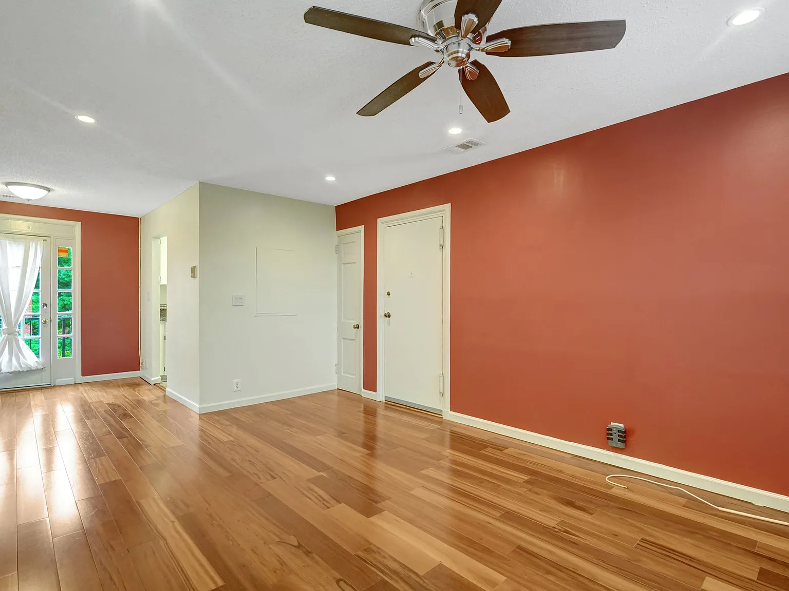 1 bed, 711 sqft, $2,100 — Photo 4