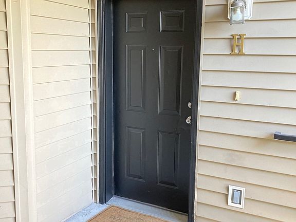 2nd image of 1627 Westbury Way Unit H