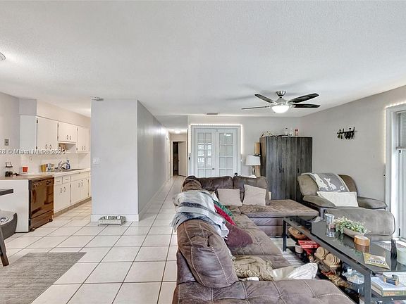 5th image of 901 SW 16th St #1