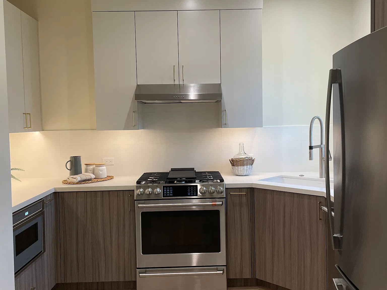 2 bed, 790 sqft, $4,500 — Photo 3