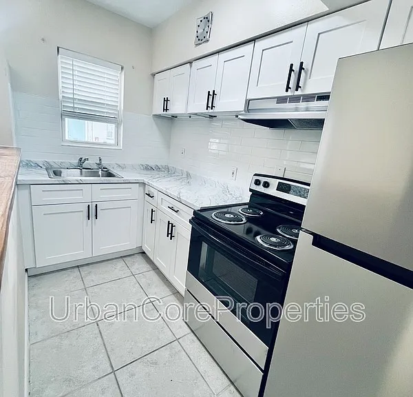 115 7th Ave N #8 — Photo 5