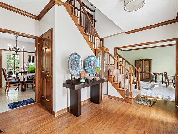 5th image of 6887 Saint Ives Blvd