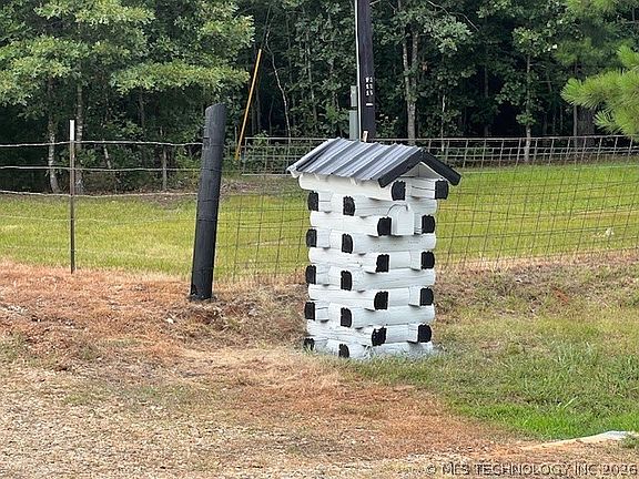 3rd image of 2043 E 2000th Rd