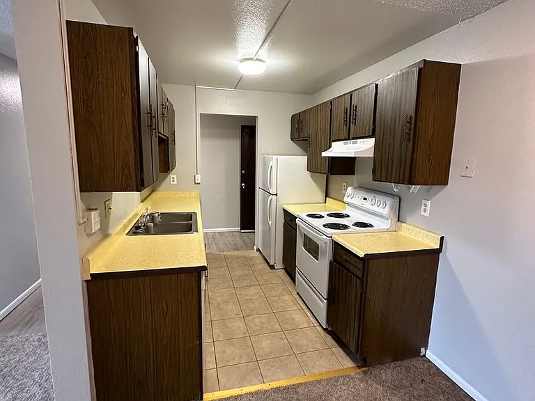 108 Camelot Ct — Photo 8