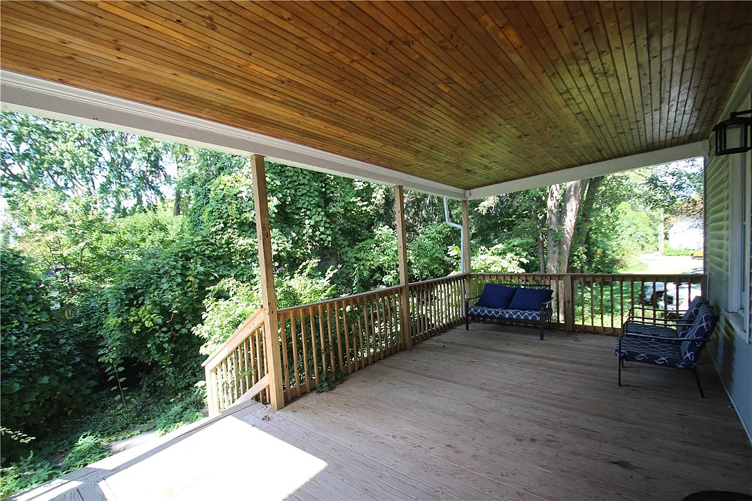 1 bed, 1.0 bath, 3525 sqft, $1,300 — Photo 2