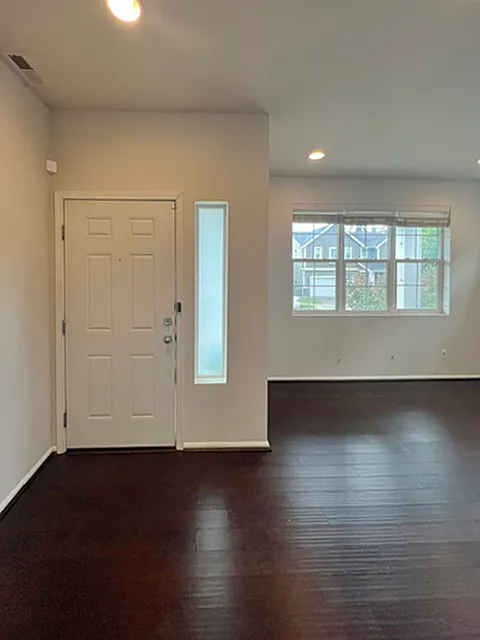 4 bed, 2.5 bath, 2796 sqft, $3,400 — Photo 3