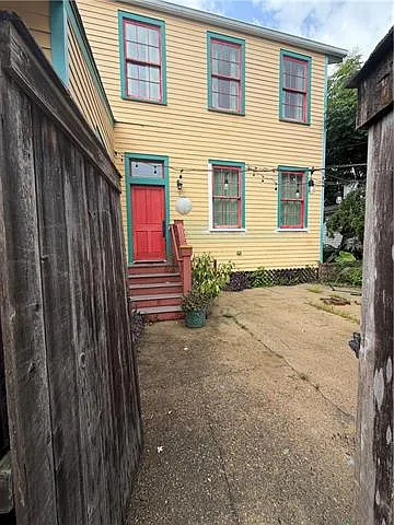 703 Louisa St — Photo 2