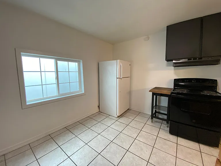 2310 E Madison St — Photo 13