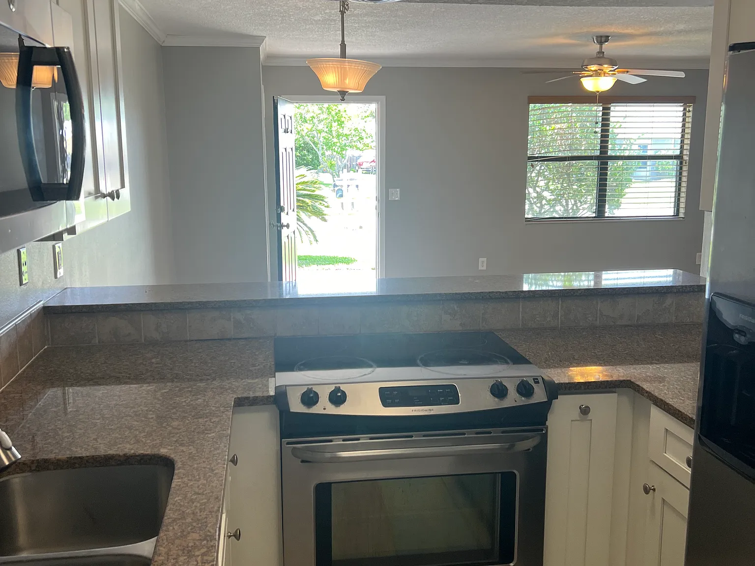 117 Rio Del Mar St — Photo 1