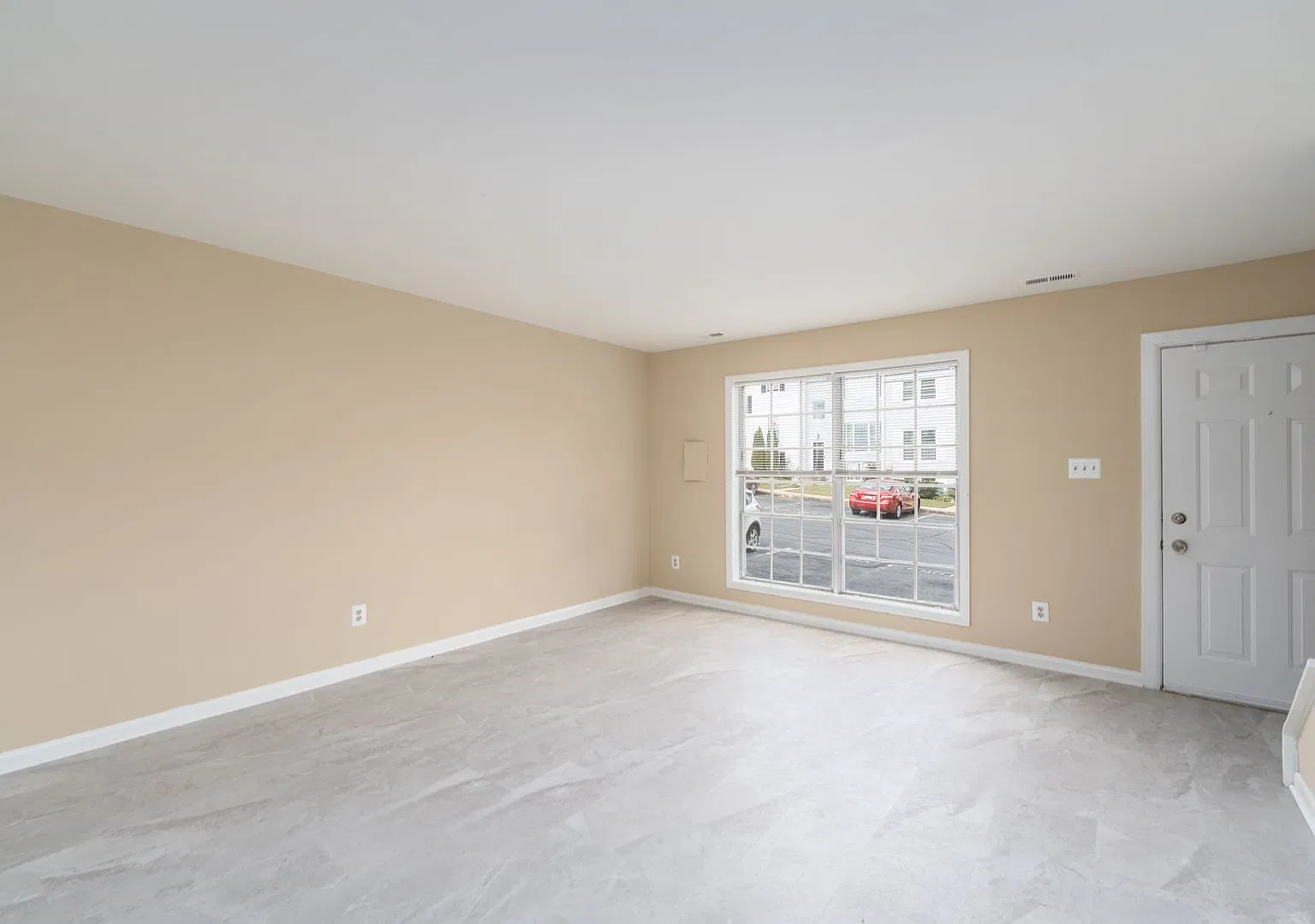 3-Bedroom, 1.5 Bathroom Townhouse in Rosedale — Photo 4