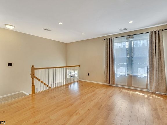 3rd image of 1041 Cumberland Ct