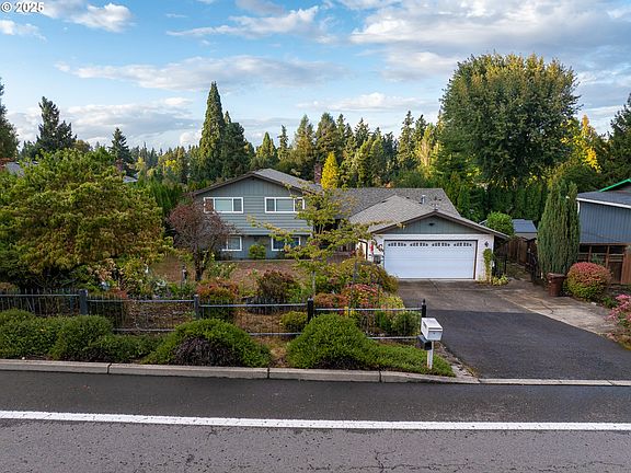 2nd image of 7693 SE Strawberry Ln