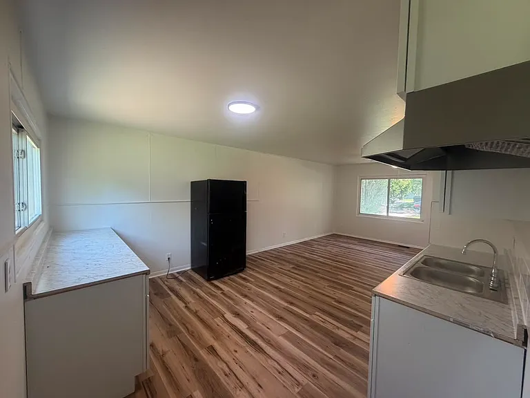3932 Bennett Dr — Photo 7