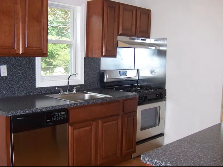 30 Audrey Ave — Photo 3