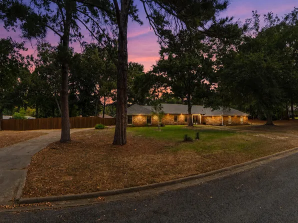 907 David Dr, Palestine, TX 75803