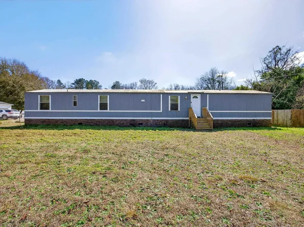 1445 Hidden Oaks Dr, Wedgefield, SC 29168