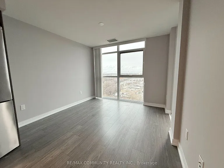 225 Village Green Sq #1001 — Photo 5