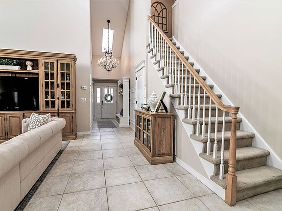 5th image of 27 Constantine Way #27