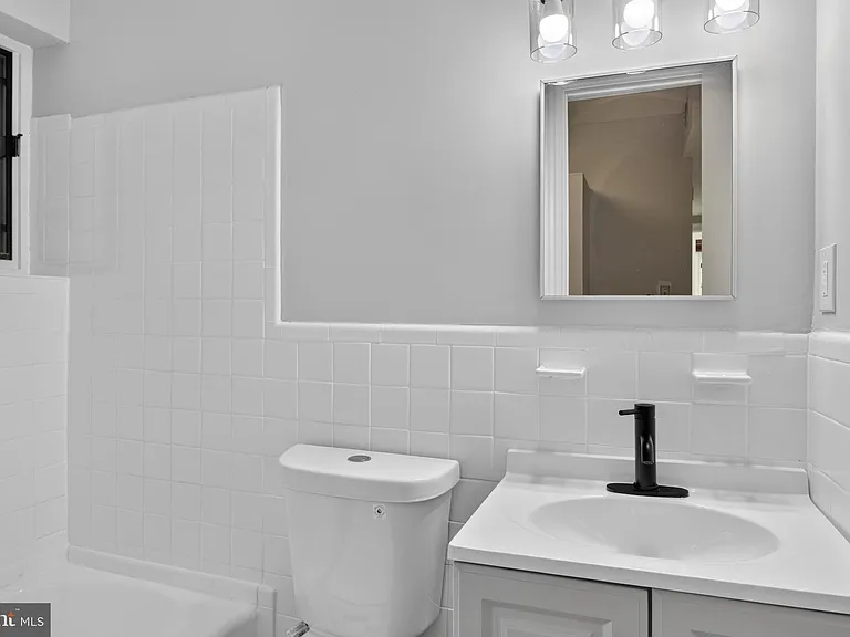 705 8th St SE #200 — Photo 16