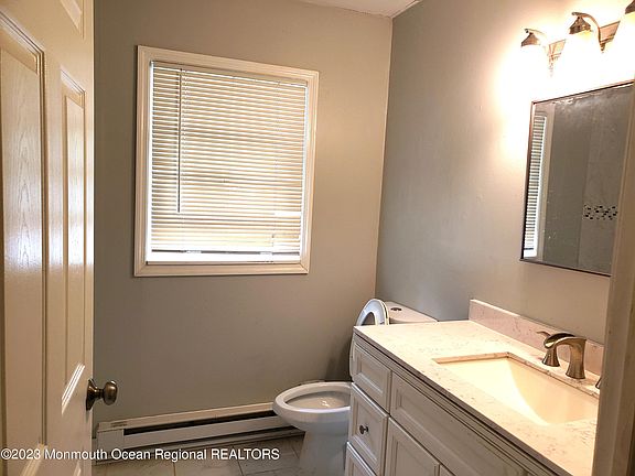 4th image of 495 Thornbury Court #B