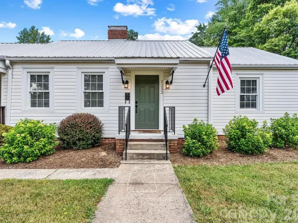 1252 11th St NW, Hickory, NC 28601