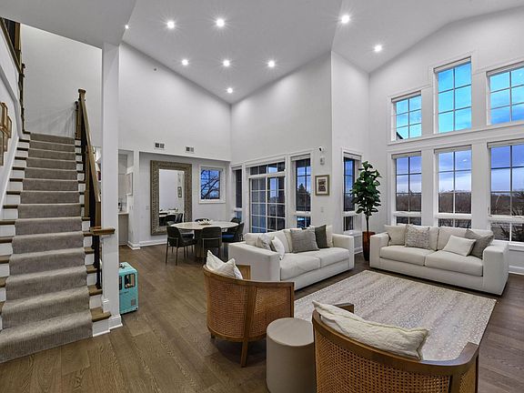 4th image of 4901 Hawthorne Ct #303