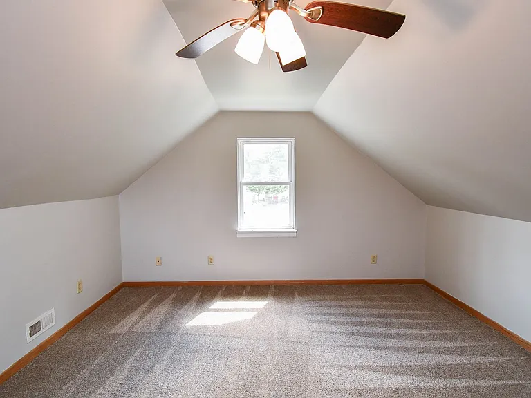 1115 N Duluth Ave — Photo 24