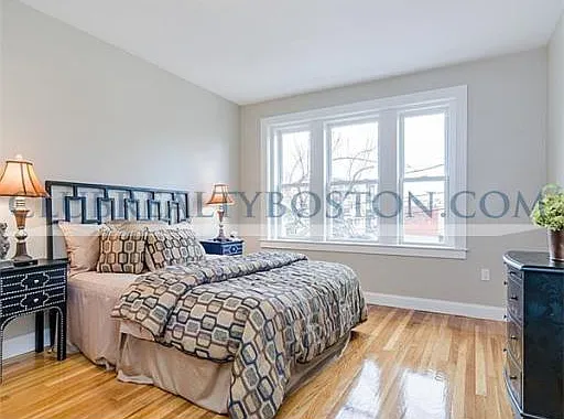 4 Leicester St #4 — Photo 4