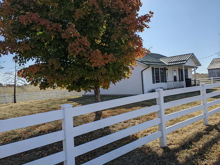 658 Aster Rd — Photo 1