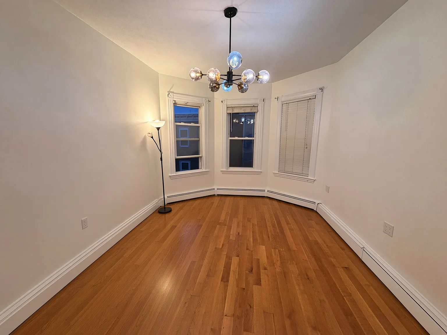 3 bed, 1.5 bath, 875 sqft, $3,600 — Photo 2