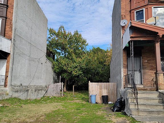 4th image of 1127-29 W Erie Ave