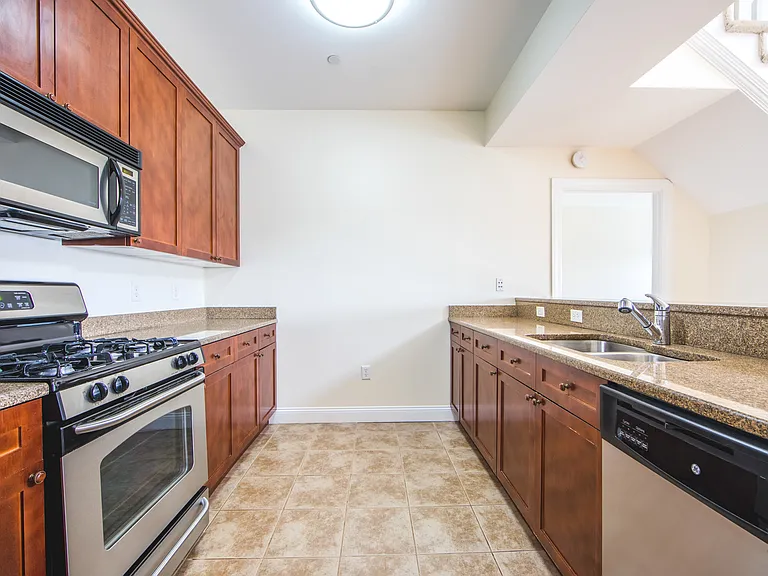 Grandview Apartments — Photo 9