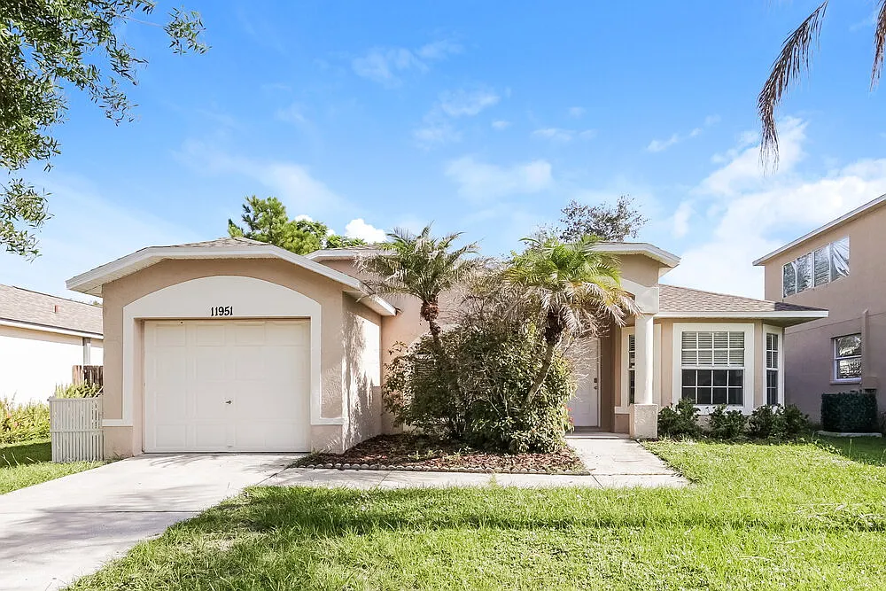 3 bed, 2.0 bath, 1221 sqft, $2,180 — Photo 1