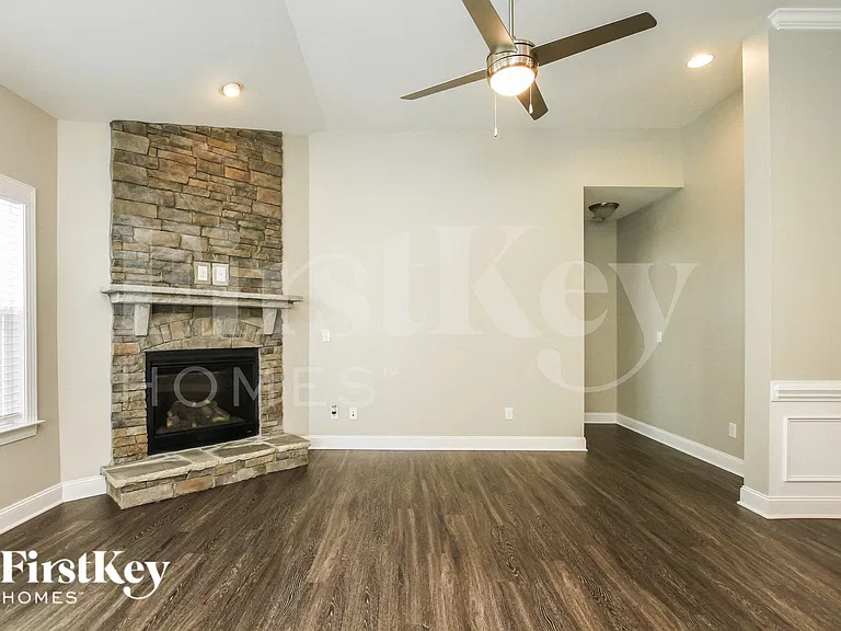 206 Paradise Hills Cir — Photo 2