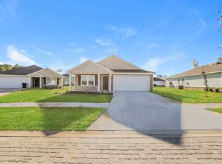 560 Riverwalk Cir, Freeport, FL 32439