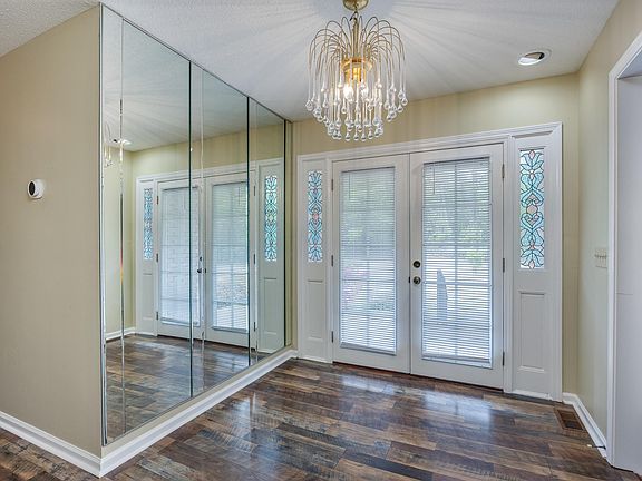 4th image of 122 Runnymede Blvd