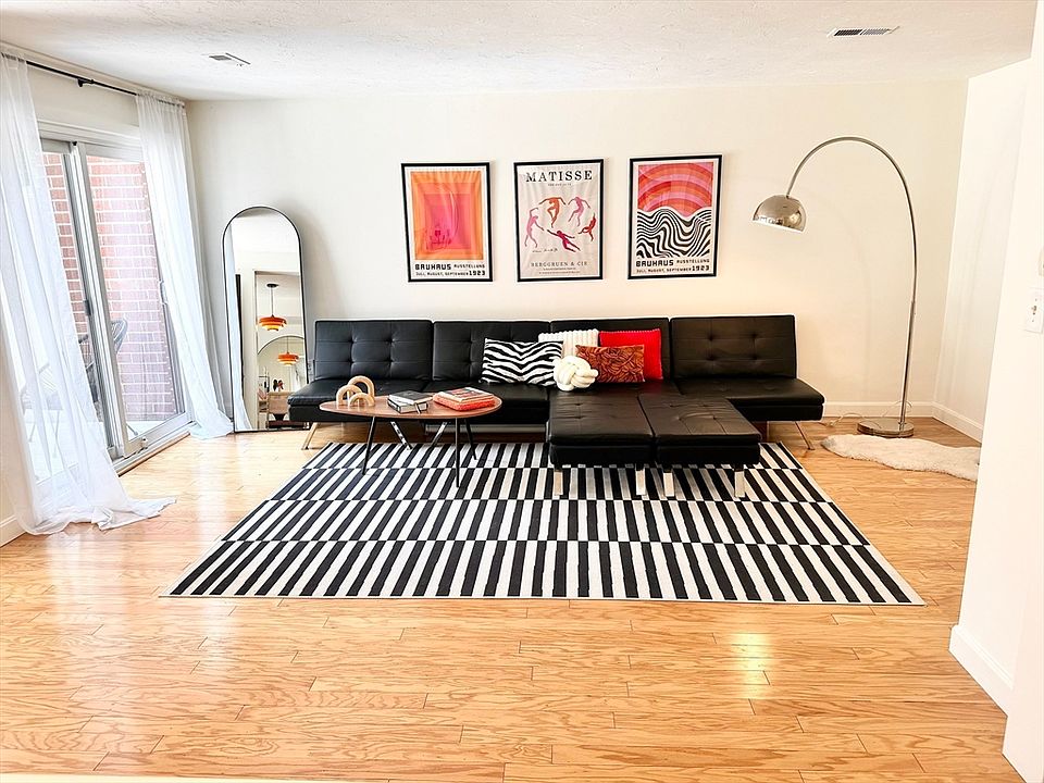 1st image of 32 Elderwood Dr