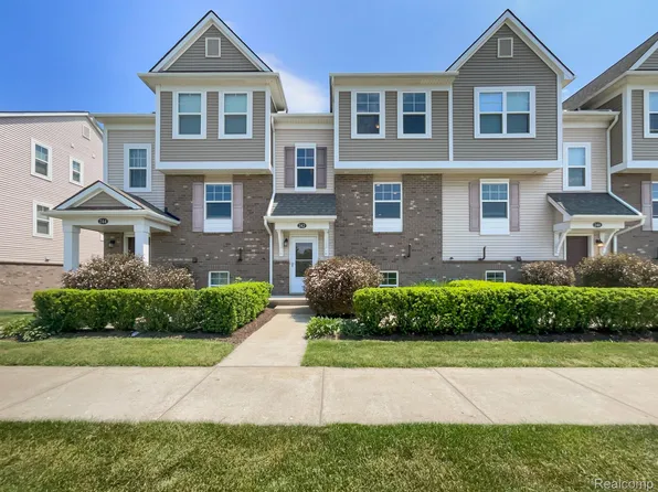 242 Center Blvd, Wixom, MI 48393